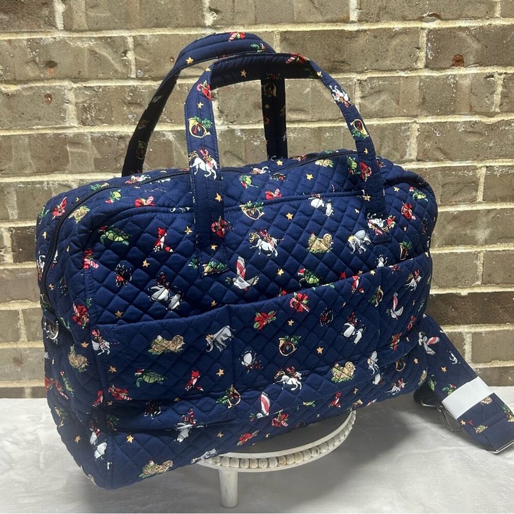 Vera Bradley Holiday Weekender Travel Bag & Crossbody Snow Globe Motifs Xmas NWT - Picture 2 of 11